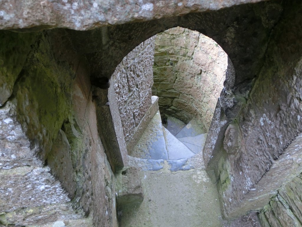 Treppenaufgang in der alten Kirche